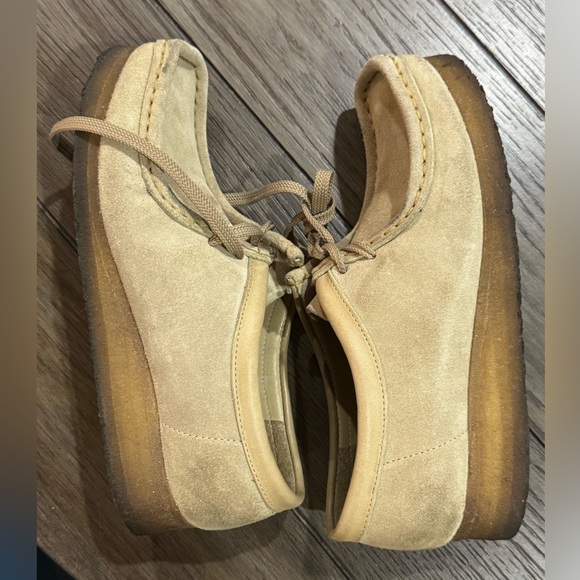 Women’s size 8 Clark’s in a light tan - Picture 4 of 5